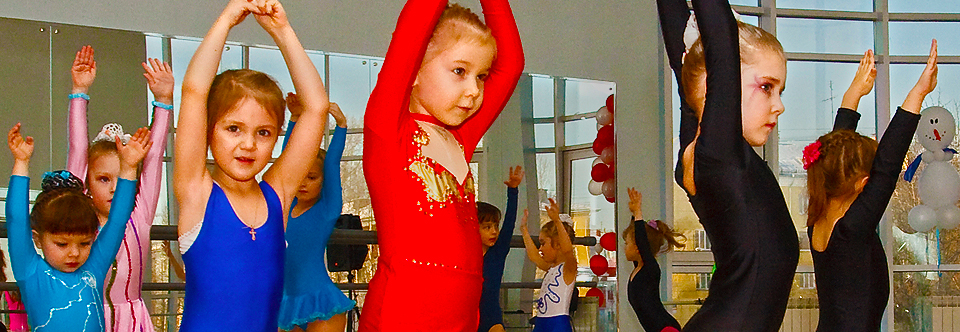 Ritmikus  gimnasztika  edzőtábor és kreativ kézműves alkotóműhely a Rammgymben